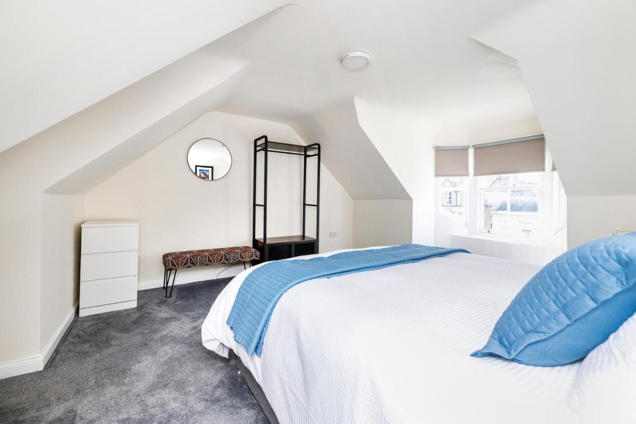 2 Bedroom Apartment On Peebles High Street Eksteriør billede