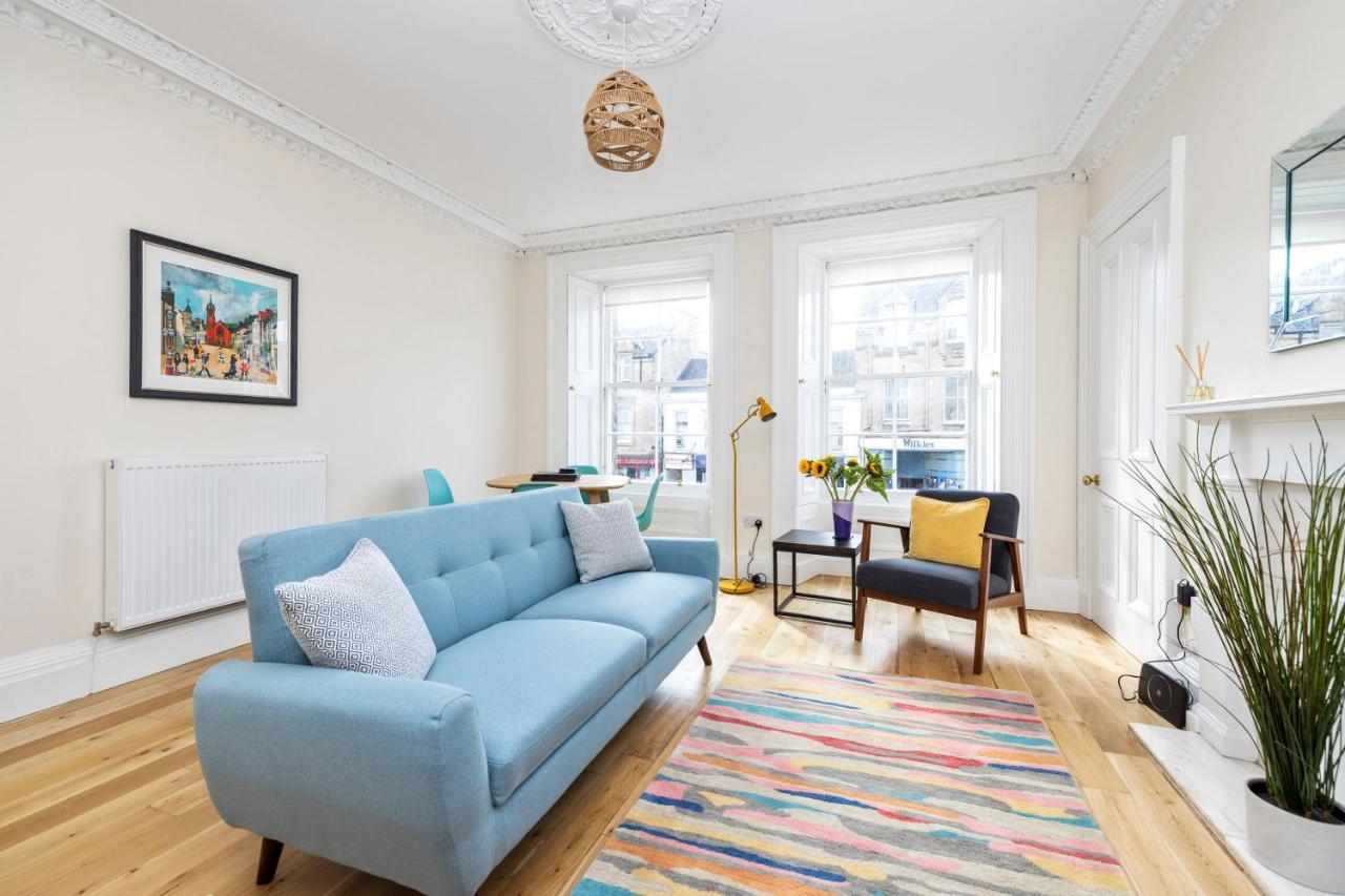 2 Bedroom Apartment On Peebles High Street Eksteriør billede