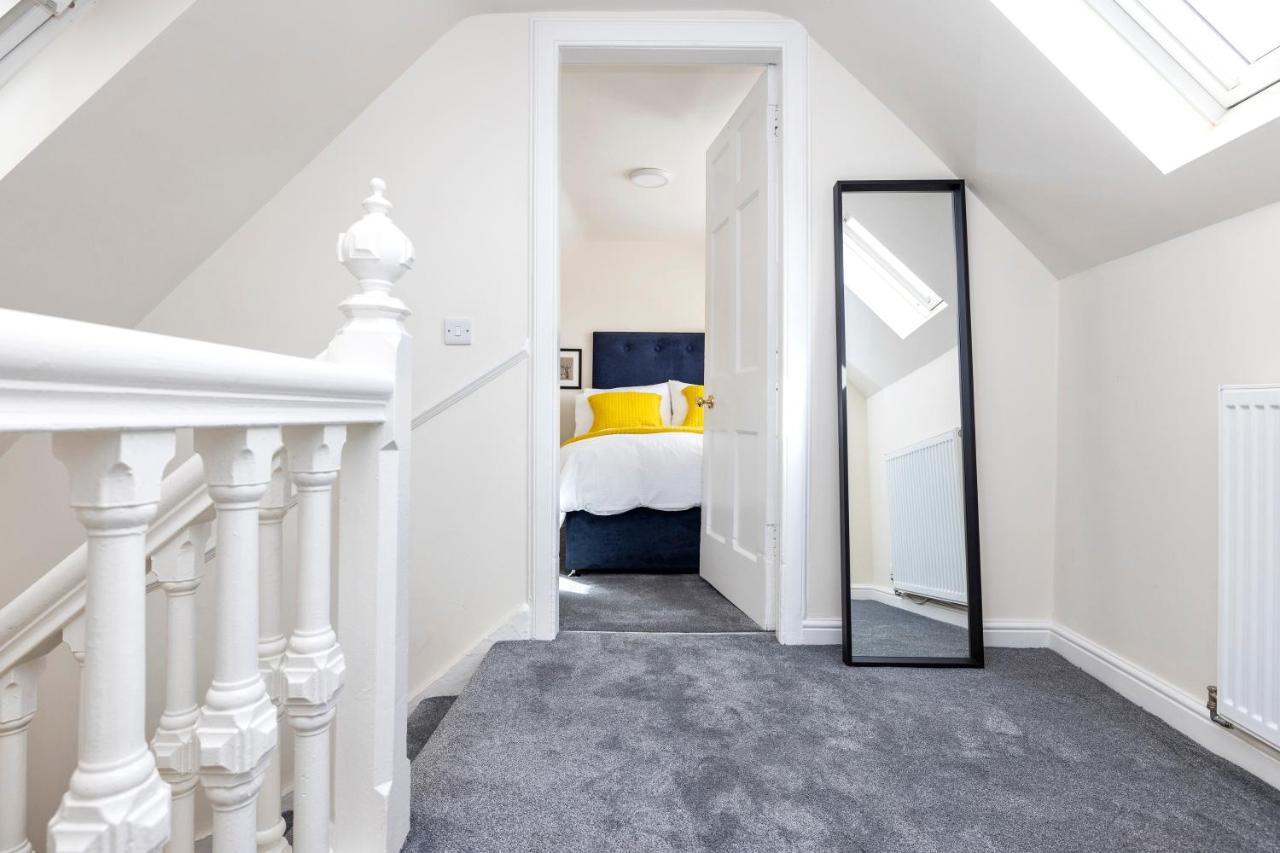 2 Bedroom Apartment On Peebles High Street Eksteriør billede